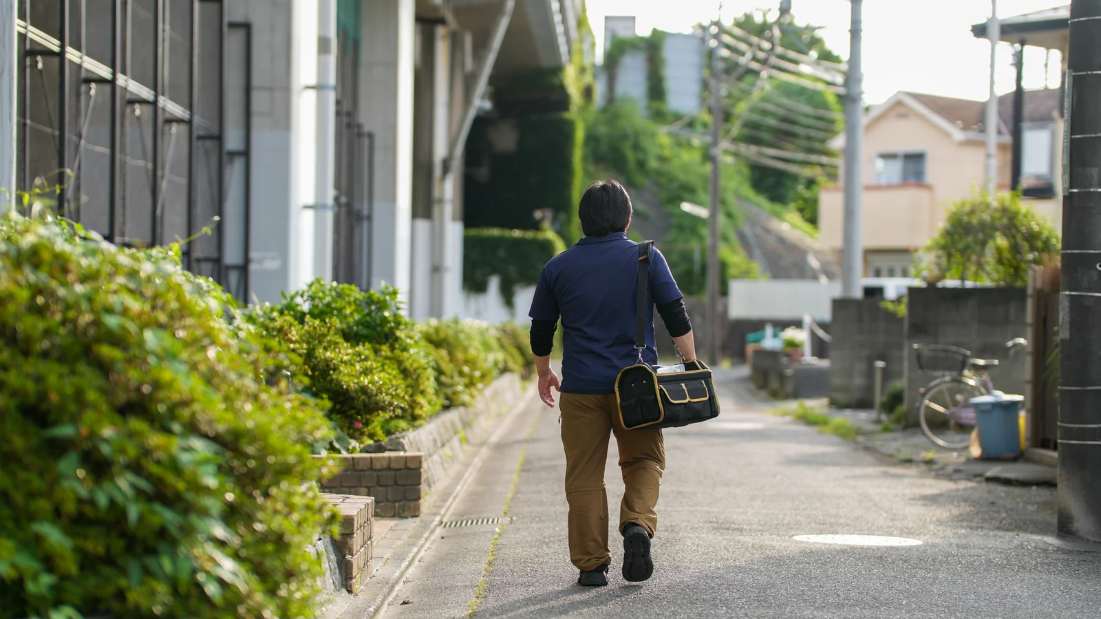現場に向かうスタッフ